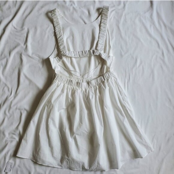 NWT VICI White Open Back Smocked Fit & Flare Mini Dress L - Picture 2 of 10